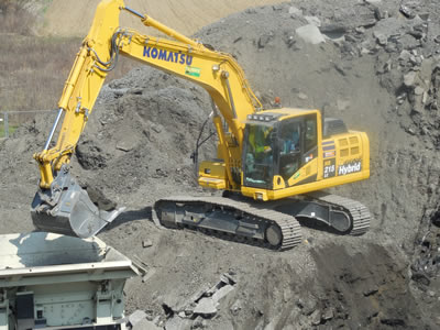 Komatsu-Bagger bei der Arbeit